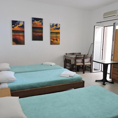 Egeon Rooms And Studios Джорджополис Екстериор снимка