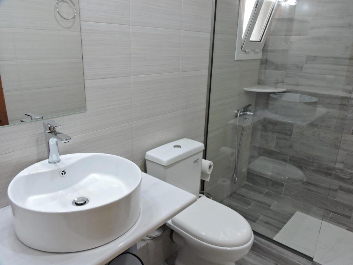 Egeon Rooms And Studios Джорджополис Екстериор снимка