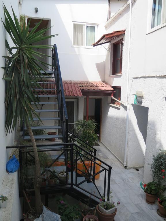 Egeon Rooms And Studios Джорджополис Екстериор снимка